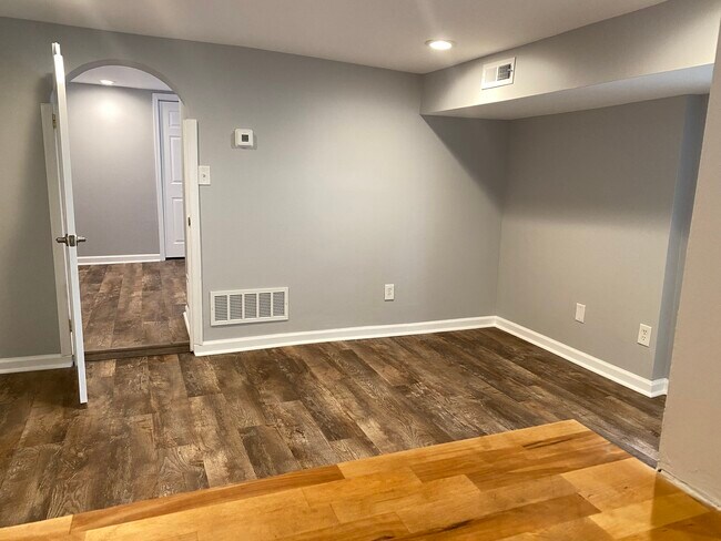 Foto del edificio - 565 pennington ave