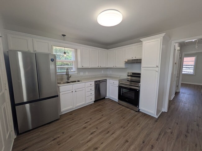 Building Photo - 3705 Hewlett Dr