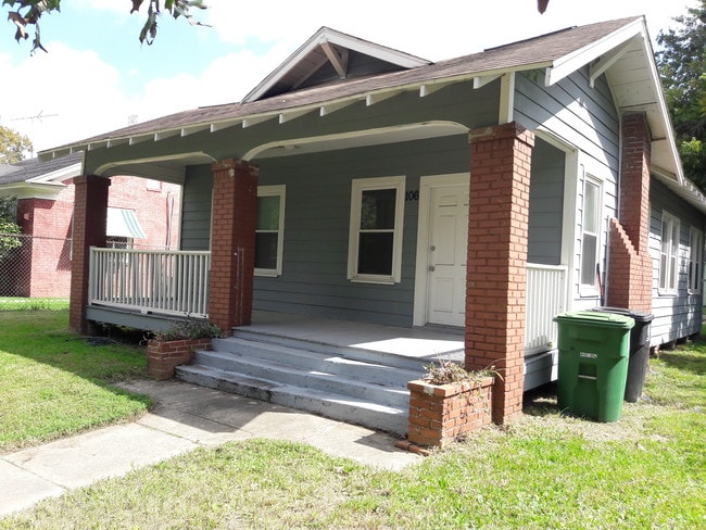 Front entry - 106 Jamaica St