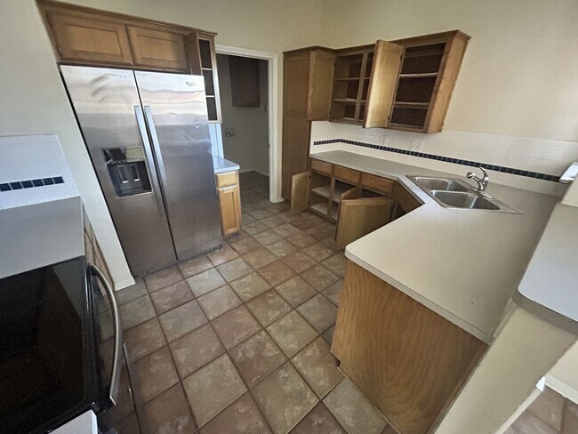 Foto del edificio - 3 bedroom 2 bath 2 car garage home for rent