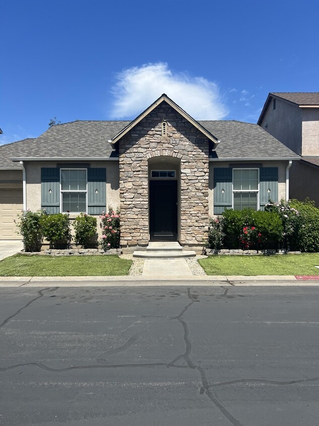 1715 Glen Kippen Ln, Clovis, CA 93619 House Rental in Clovis, CA