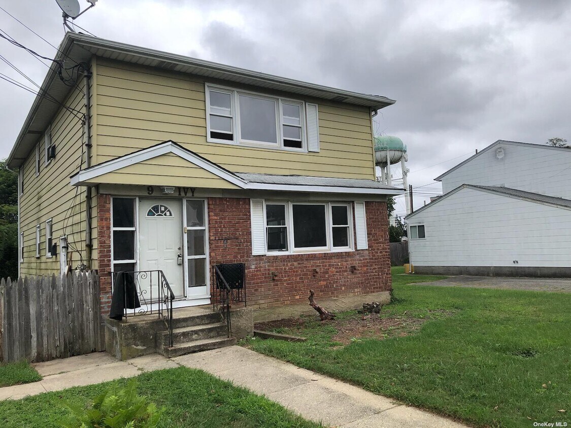 9 Ivy St, Farmingdale, NY 11735 House Rental in Farmingdale, NY