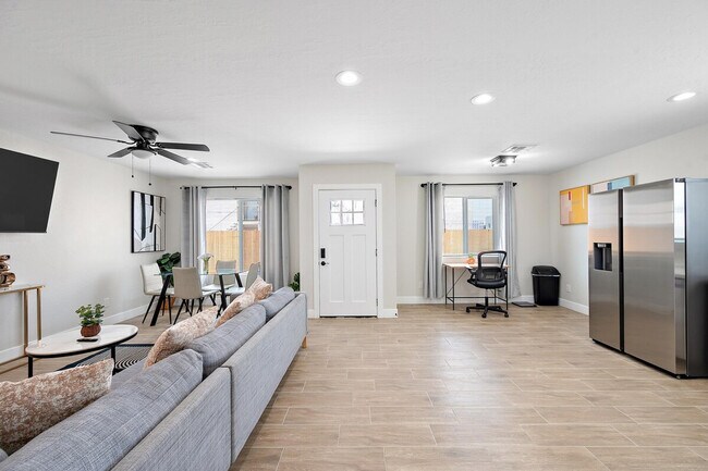 Building Photo - 1801 E Raymond St