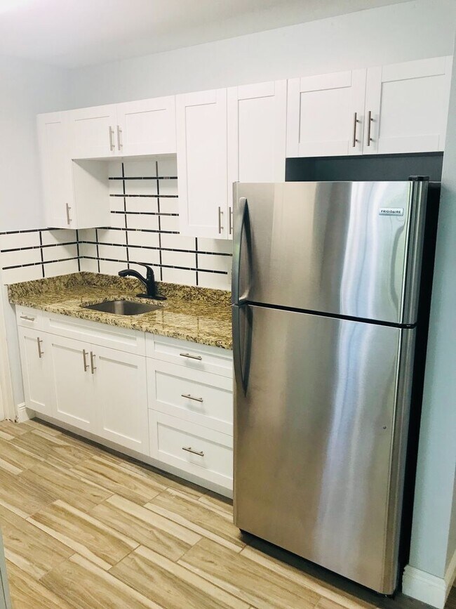 Building Photo - Nicely finished 3/1-  move in by 10/1 and ...
