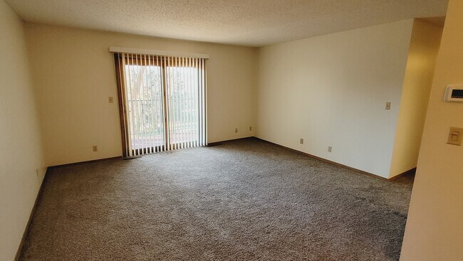Building Photo - 3971 Fairway Hills Dr