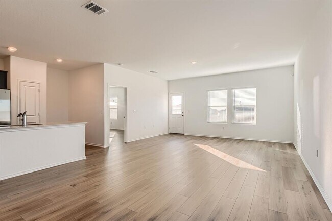 Foto del edificio - 14105 Berning Rd
