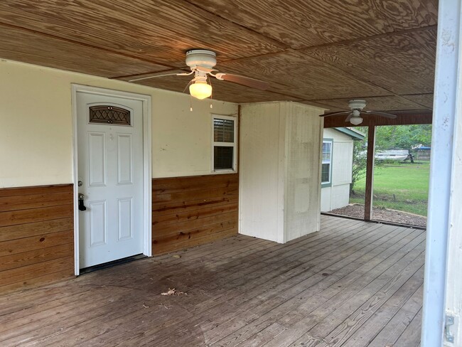 Building Photo - 2 Bed 2 Bath Cottage
