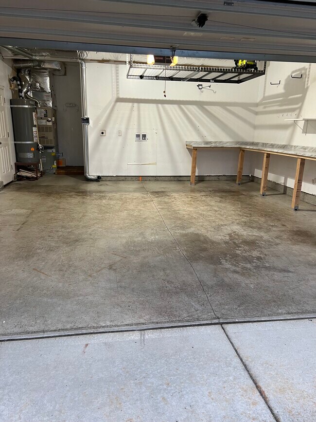 Garage - has separate heating/cooling - 16810 NE 10th St