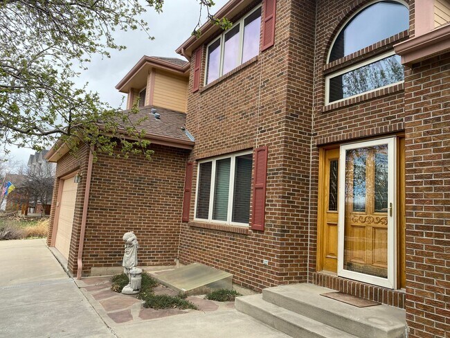 Building Photo - Unbelievable and extremely rare Creekside ...