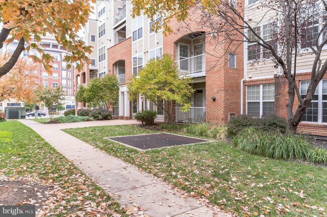 Foto del edificio - 2700 Bellforest Ct