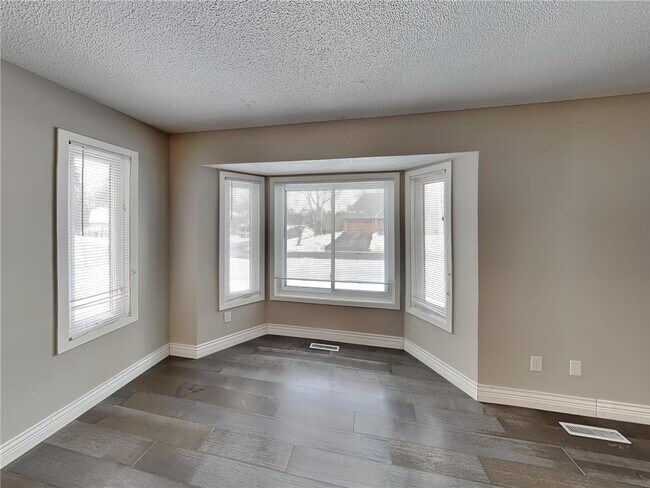 Building Photo - 11893 Dunhill Rd