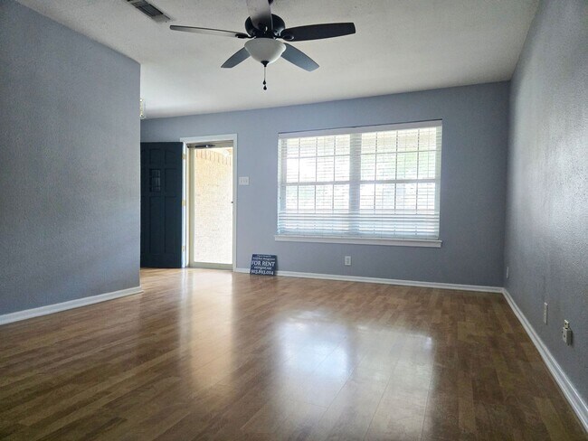 Foto del edificio - 3/2/2 in Quiet Sherman Neighborhood Near F...