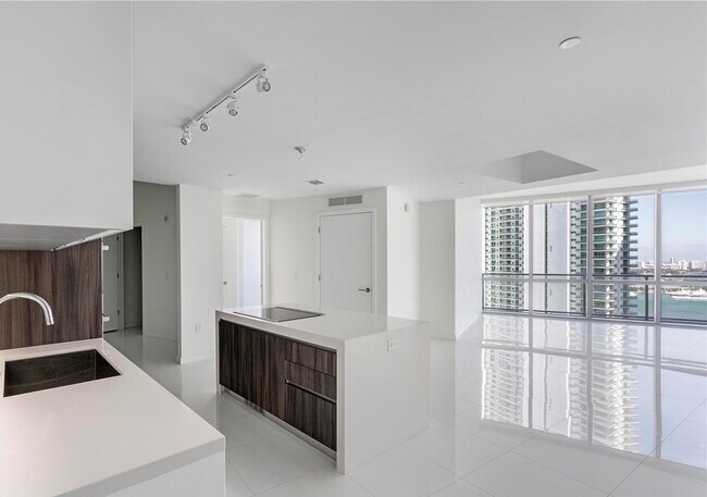 Foto del edificio - 851 NE 1st Ave