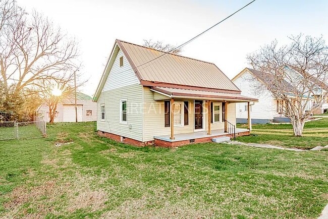 Building Photo - 204 Woodside Ave