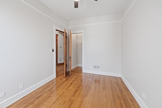 Foto del edificio - Garden unit: Renovated 1 bed in Logan Square - Now Leasing!