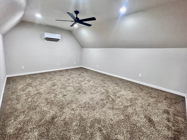 Foto del edificio - $1,995 Blackstone & Sierra 2 Bedroom Condo...