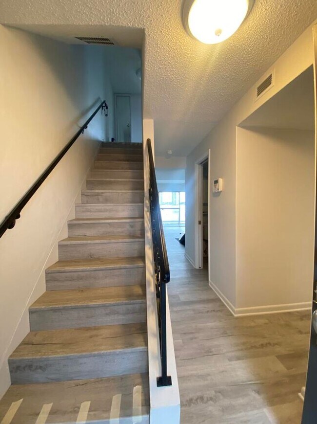 Foto del edificio - COBBLESTONE VILLAGE 2 BED 1.5 BATH RIVERFR...