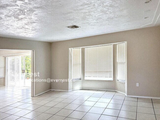 Foto del edificio - 2 Brentwood Ln