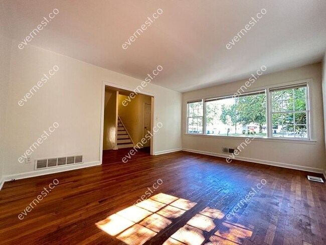 Foto del edificio - 120 Leathers Cir NW