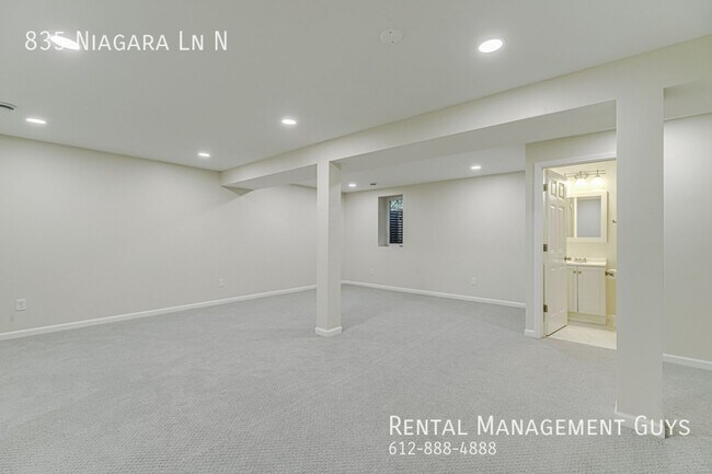 Foto del edificio - Stunning 4 Bedroom Home! Wayzata School District!