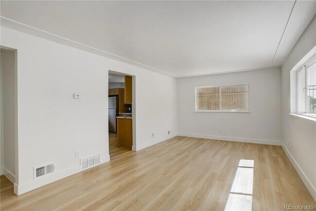 Foto del edificio - 3056 S Galapago St