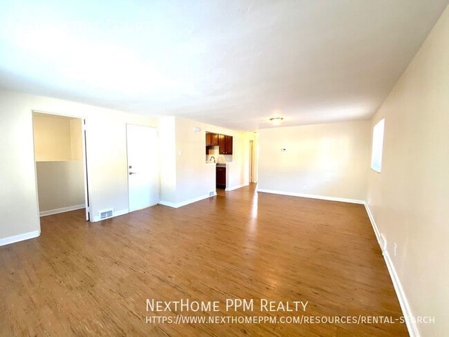 Foto del edificio - Updated 2 Bed in Brookline  AC, Garage, Au...