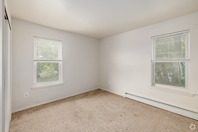 2BR, 1BA - 921SF - Primary Bedroom - Hillside Gardens