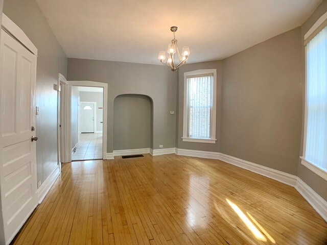 Foto del edificio - 2321 N Sacramento Ave