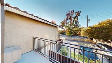 Building Photo - 883 Broadway