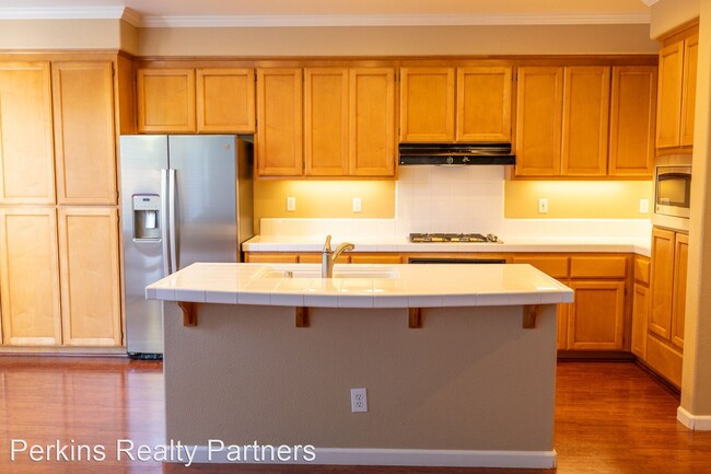 Building Photo - 5 br, 3 bath House - 321 Arrowhead Way