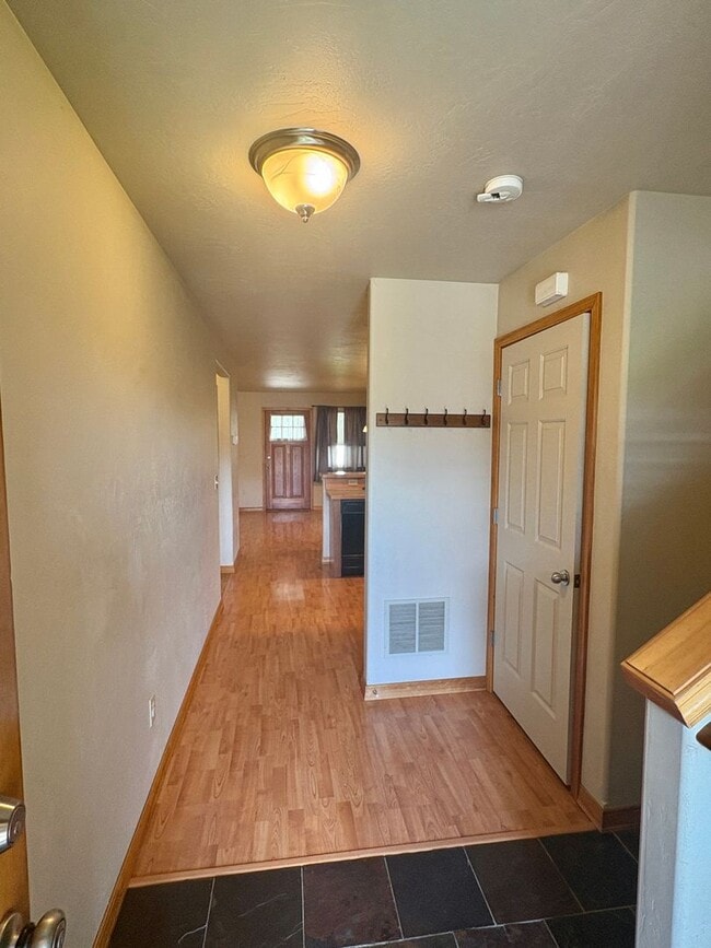 Building Photo - 3 Bedroom 2.5 Bath Condo across from Outla...
