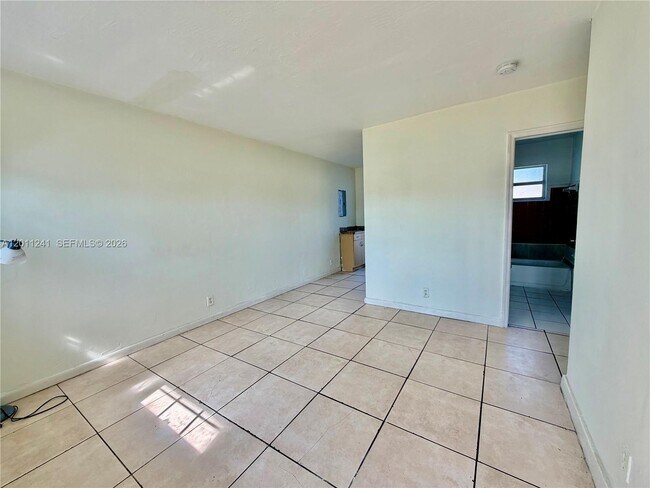 Foto del edificio - 1041 NW 7th Ct