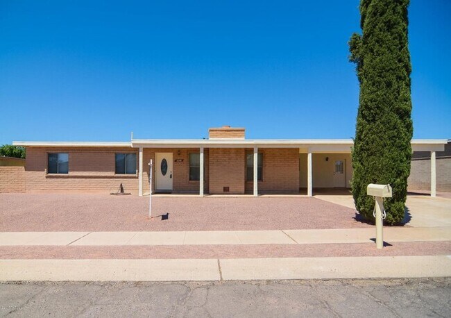 Building Photo - Spacious 4BR/2BA Tucson Home | Modern Tile Floors & Private Fenced Yard