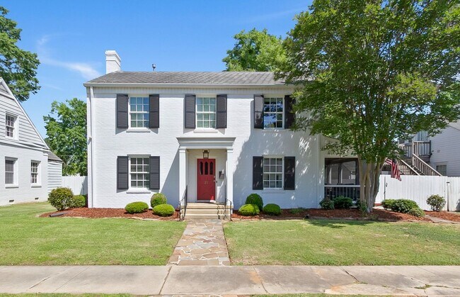 Building Photo - Beautiful 3 Bed 3.5 Bath Home! Available Fall 2026!