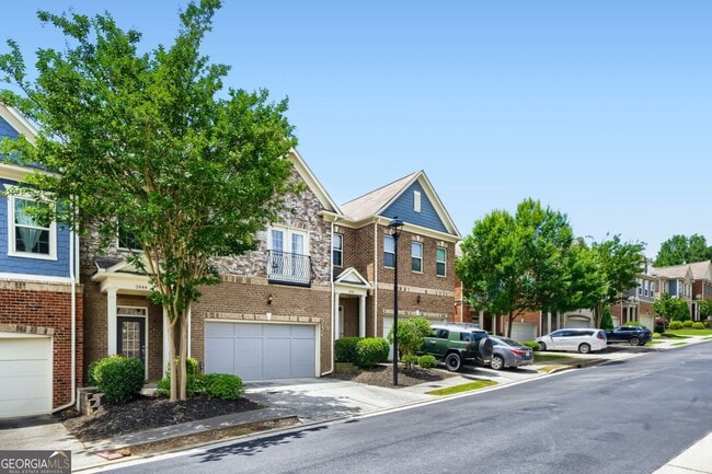 Building Photo - 2444 Norwood Dr SE