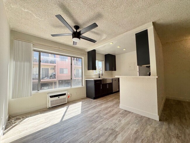 Foto del edificio - 10779 Woodbine St