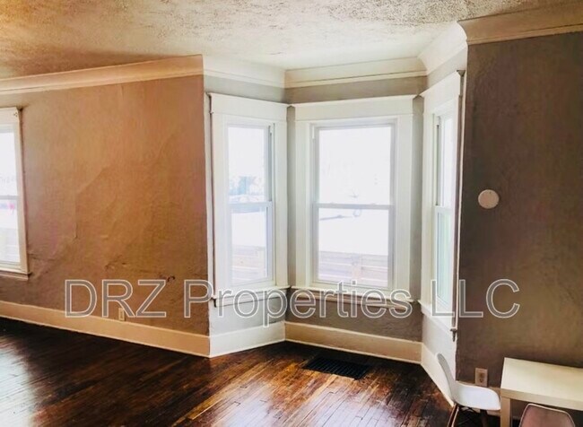 Foto del edificio - 1017 Bridge St NW