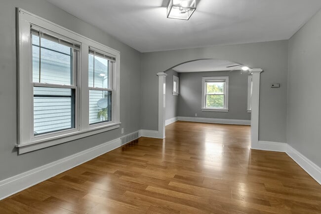 Building Photo - 272 Windermere Blvd