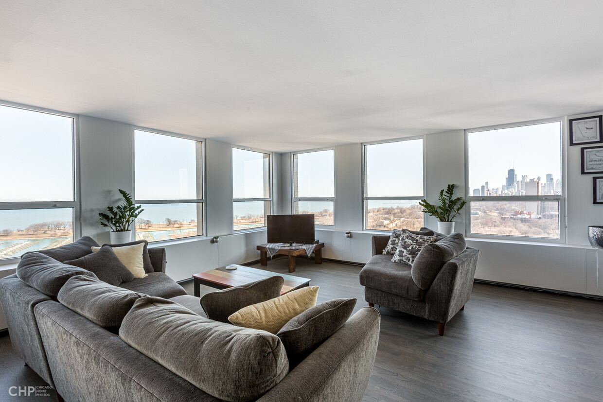 The Beach House in the Sky! - 2626 N Lakeview Ave