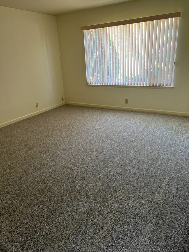 Building Photo - 1578 Loganberry Way