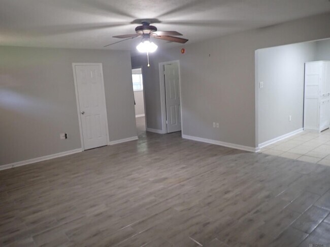 Foto del edificio - 17345 Ashton Ave