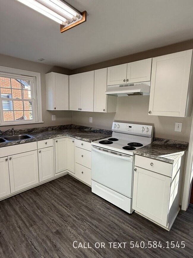 Foto del edificio - 1019 Ray Rd SE