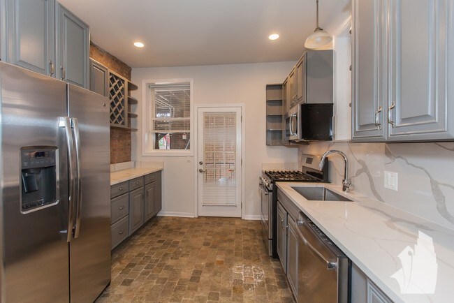 Foto del edificio - 2757 W Logan Blvd