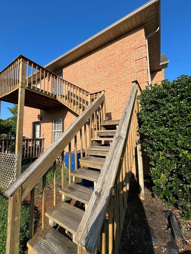 Foto principal - 1611 Meadow Spring Dr