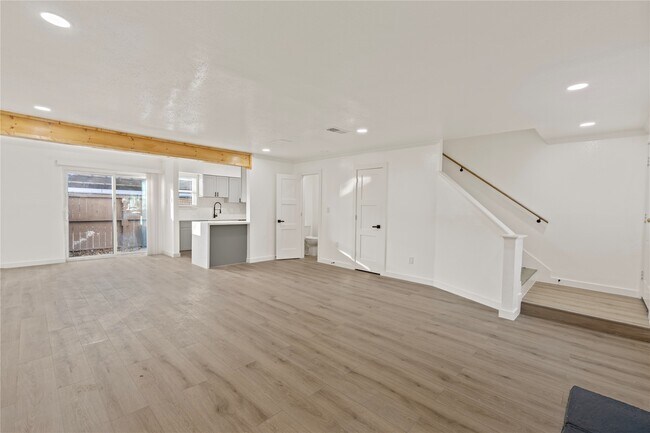 Foto del edificio - 6001 Reims Rd