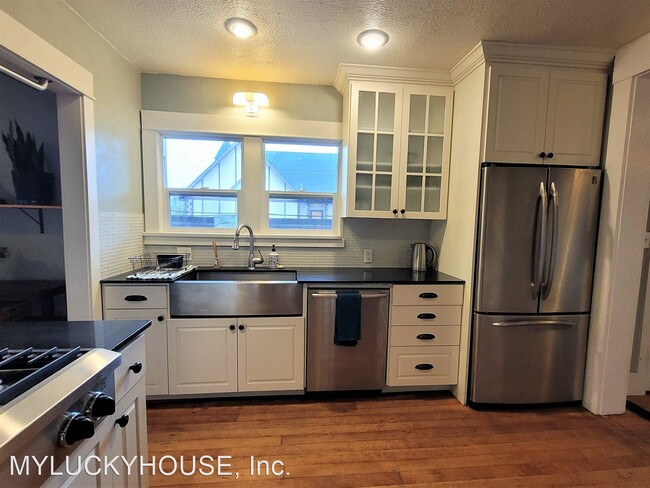 2 br, 1 bath House - 504 NW Harriman Street photo'