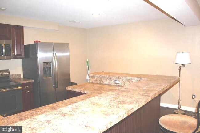 Foto del edificio - 2707 Hollywell Ct