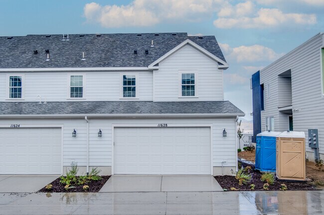 Back 2 car garage - 11628 S Watercourse Rd
