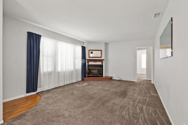 Building Photo - 14876 Dalman St
