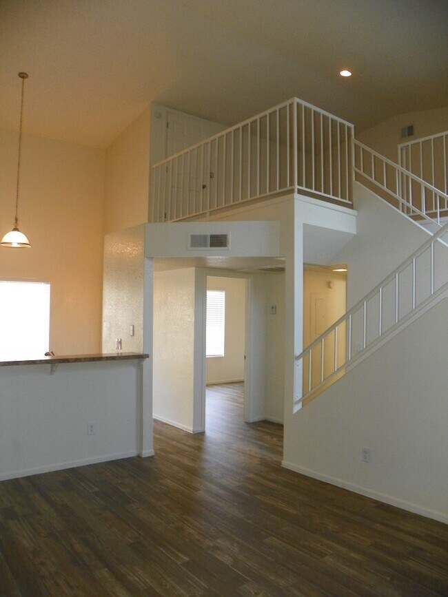 Building Photo - 1 bedroom with loft - or 2nd bedroom - w/d...